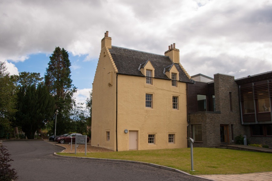 Alderstone House Castle in Mid Calder, Midlothian Stravaiging